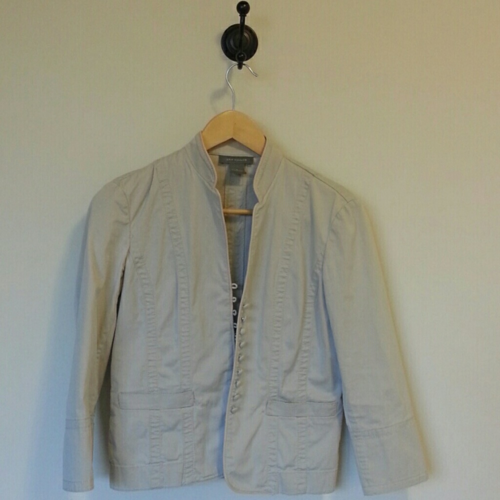 Light khaki blazer.